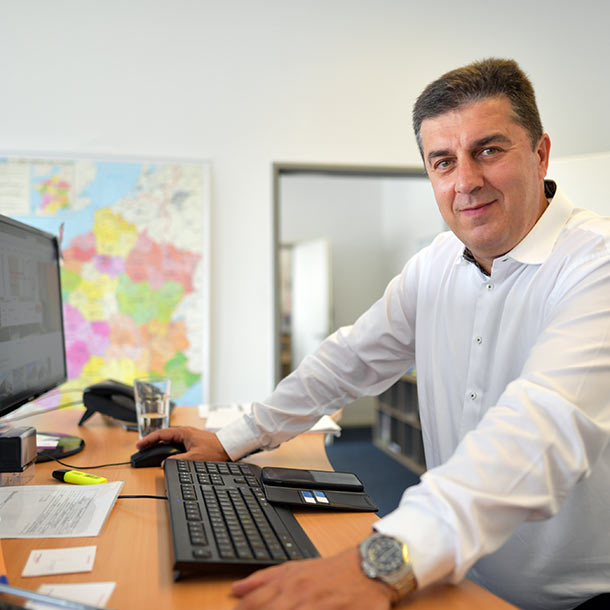 Georg Kopanos Leistungen: Straße, Expressverkehre, Lagerlogistik, Seefracht, Palettenlogistik, Projektlogistik